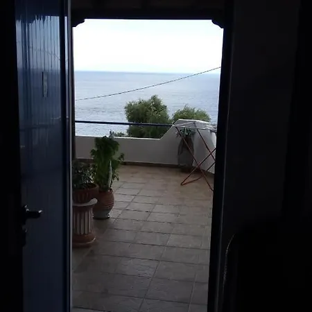 Avra Aparthotel Akhladherí