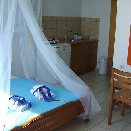 Avra Aparthotel 3*