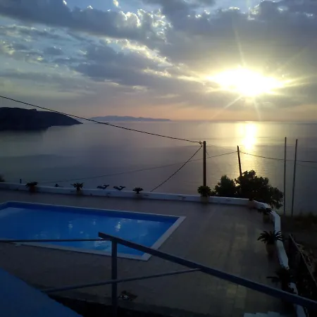 Aparthotel Avra Akhladherí