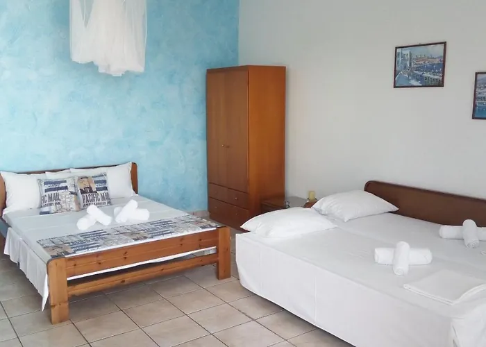 Avra Aparthotel Akhladherí