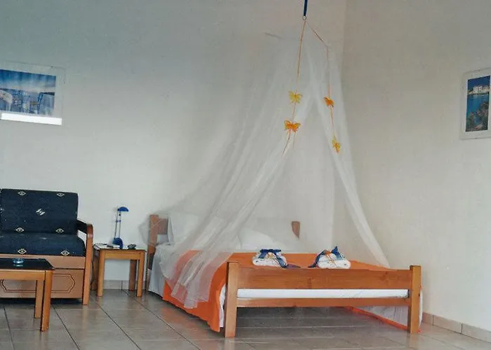 Avra Aparthotel Akhladherí