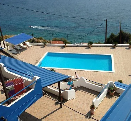 Avra Aparthotel Akhladherí